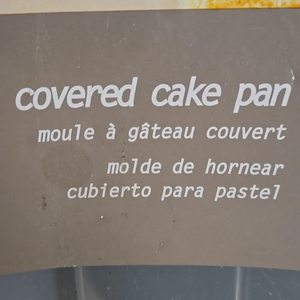 Gray 13 X 9 Non-Stick Covered Cake Pan